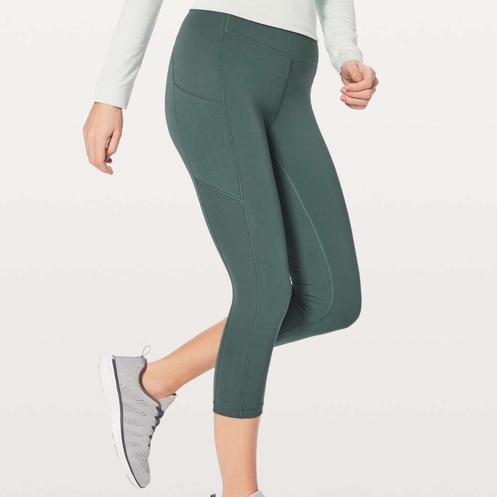 Lululemon Speed Up Capri Leggings (21")